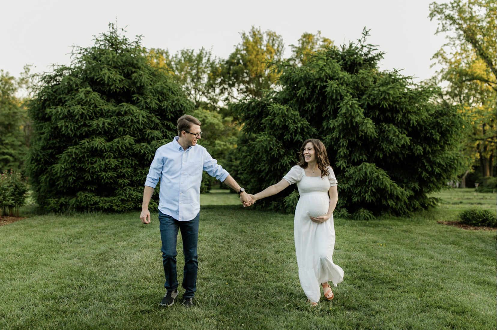 Baltimore family photoshoot locations summer family portrait in park greenery