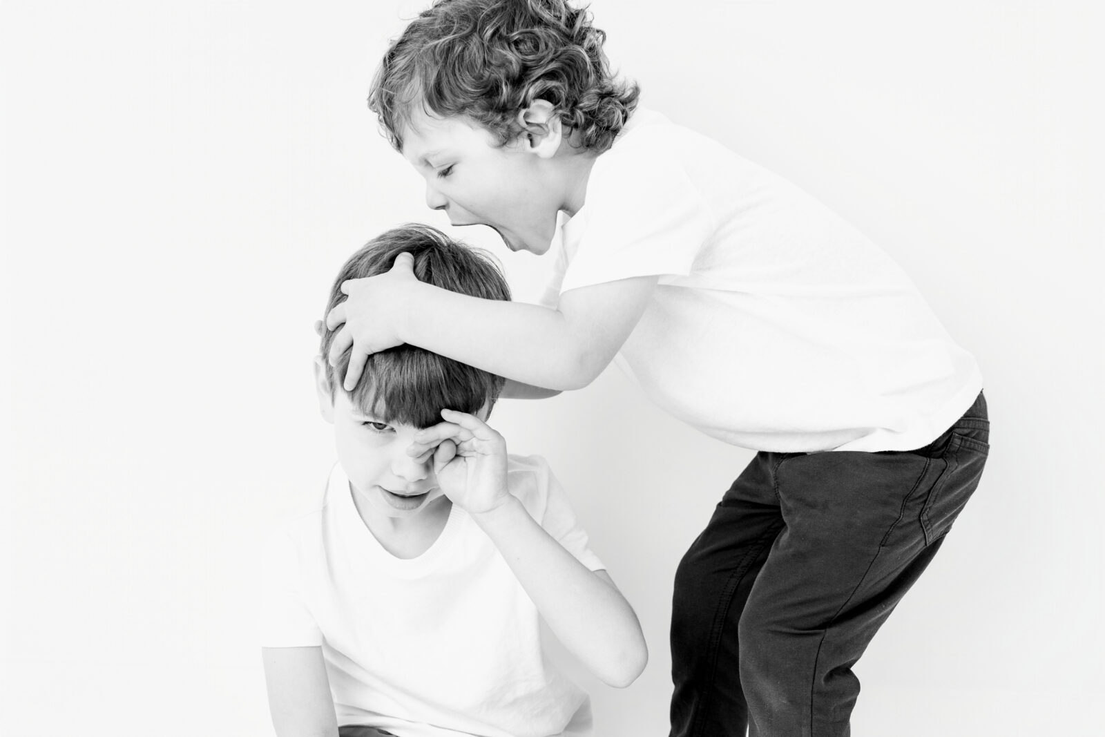 Baltimore children's portrait photographer captures two brothers