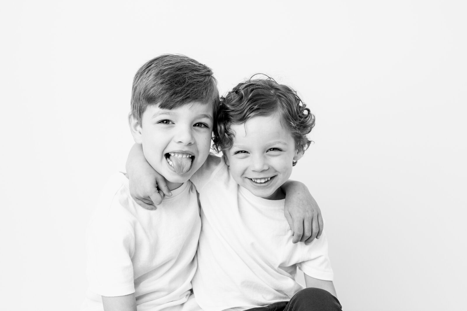 Baltimore children's portrait photographer captures two brothers hugging and smiling
