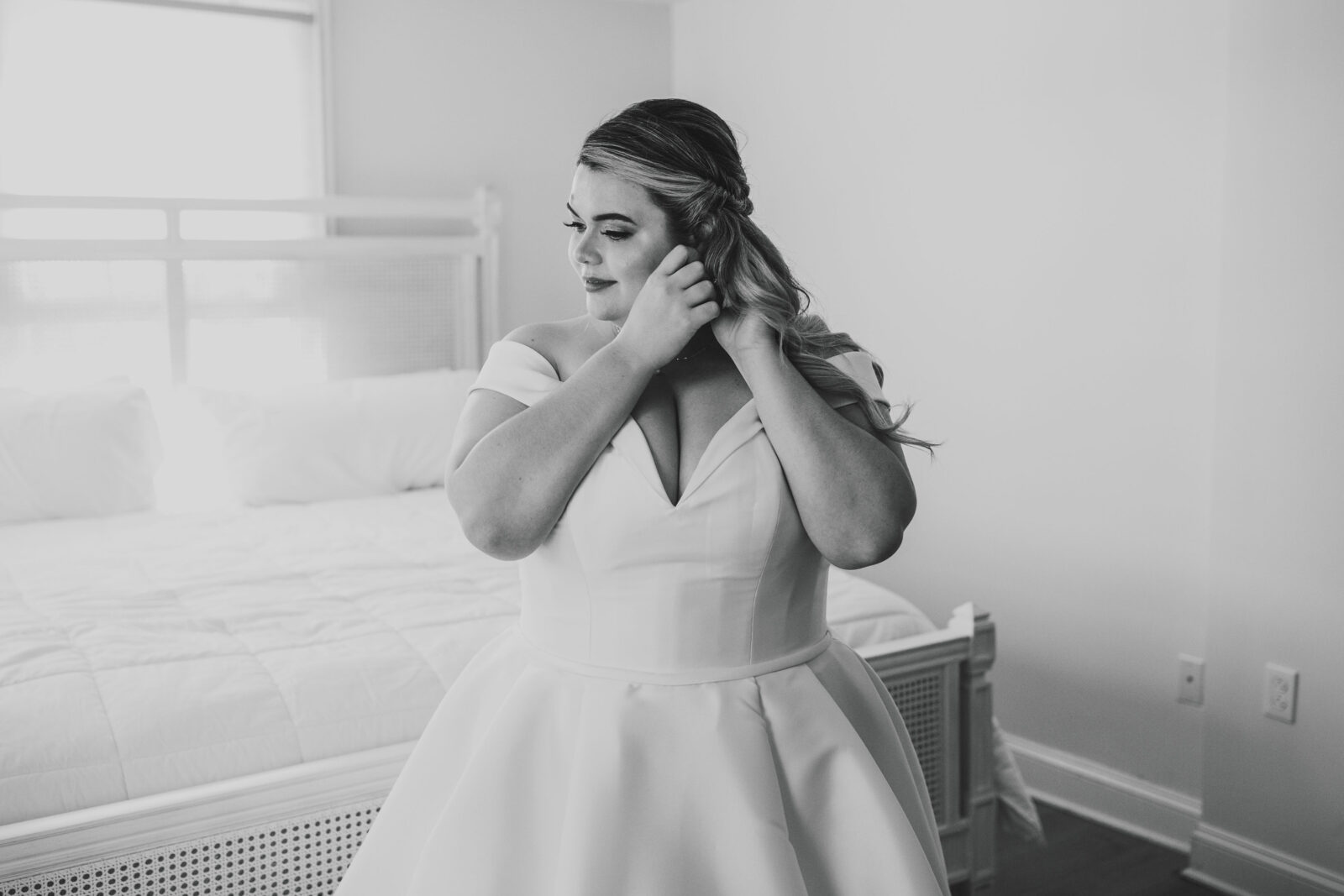 Bride getting ready in the bridal suite at Kent Island Resort